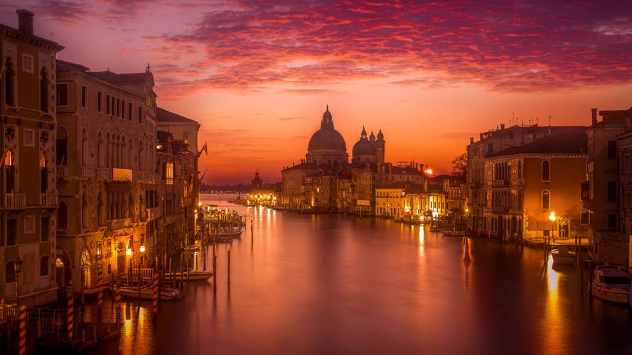 威尼斯夜晚美景壁纸（威尼斯的夜空图片）