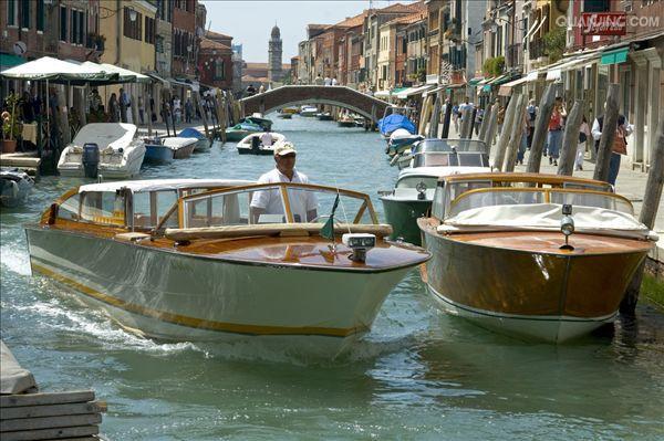 威尼斯坐船进岛（威尼斯 船）